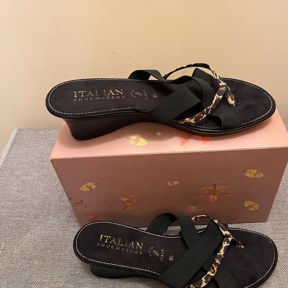 Italian Shoemakers Shoes - Sandals for ladies. Italian shoemakers. Animal print. Little wedge. Size 9 1/2.